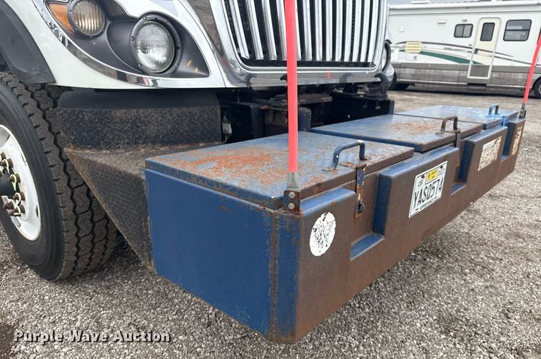 image for item EG5923 2009 International 7500 crane truck