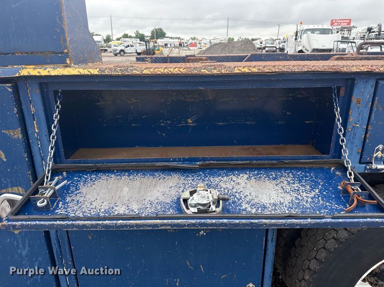 image for item EG5923 2009 International 7500 crane truck