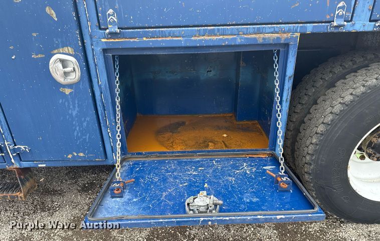 image for item EG5923 2009 International 7500 crane truck