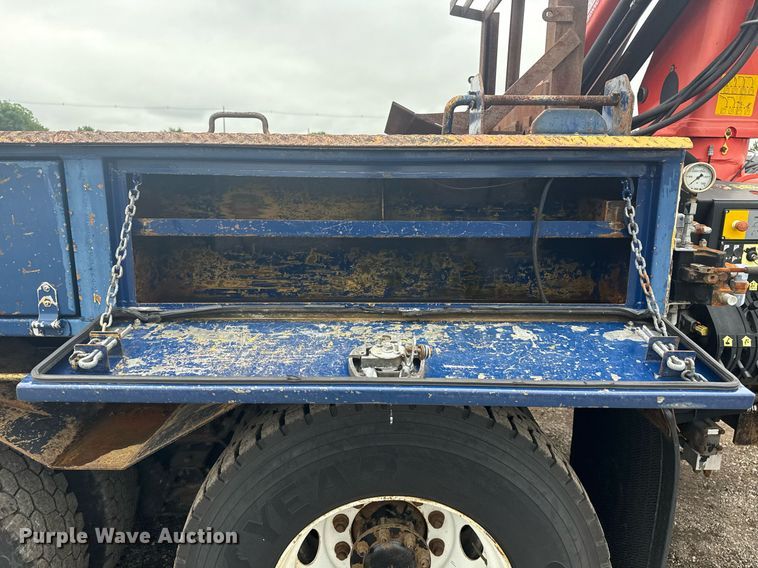 image for item EG5923 2009 International 7500 crane truck