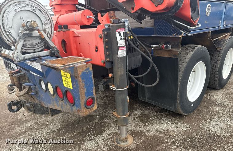 image for item EG5923 2009 International 7500 crane truck