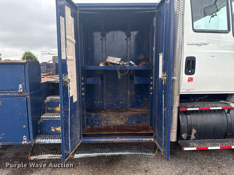 image for item EG5923 2009 International 7500 crane truck