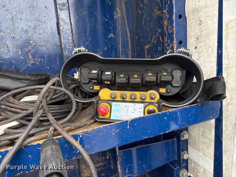 image for item EG5923 2009 International 7500 crane truck