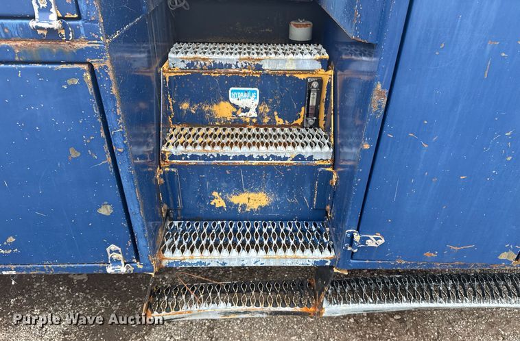 image for item EG5923 2009 International 7500 crane truck