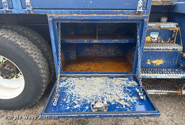 image for item EG5923 2009 International 7500 crane truck