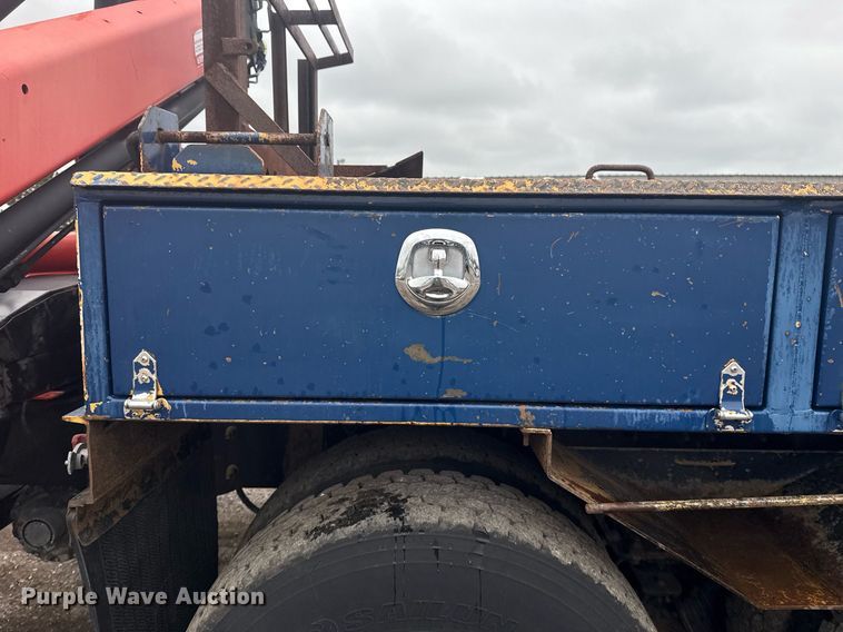 image for item EG5923 2009 International 7500 crane truck