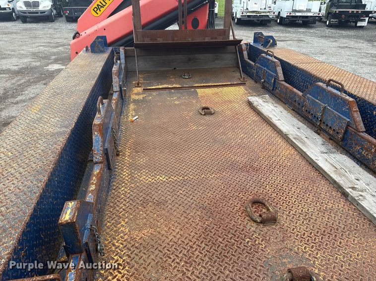 image for item EG5923 2009 International 7500 crane truck