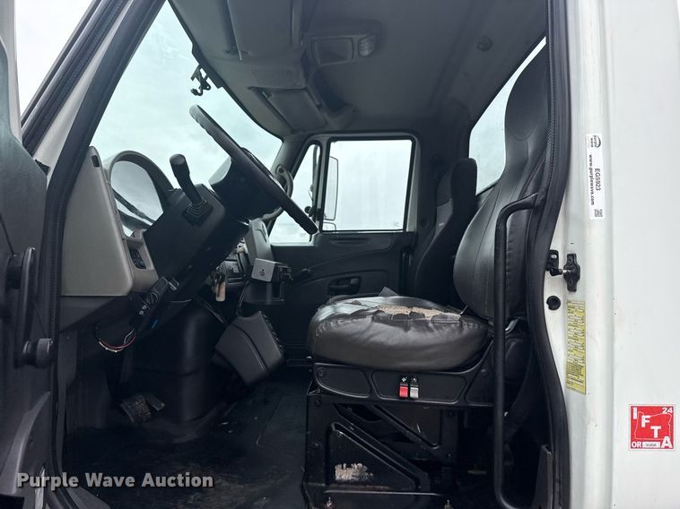 image for item EG5923 2009 International 7500 crane truck