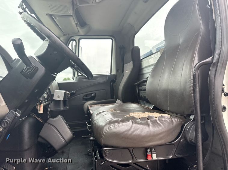 image for item EG5923 2009 International 7500 crane truck