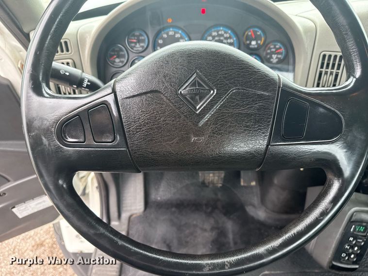 image for item EG5923 2009 International 7500 crane truck