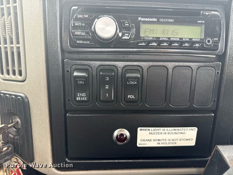 image for item EG5923 2009 International 7500 crane truck