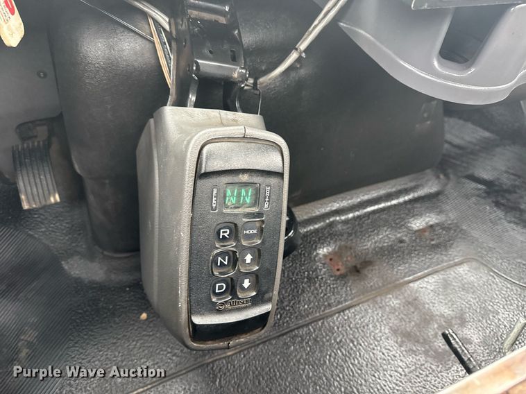 image for item EG5923 2009 International 7500 crane truck