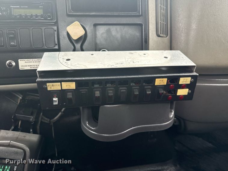 image for item EG5923 2009 International 7500 crane truck