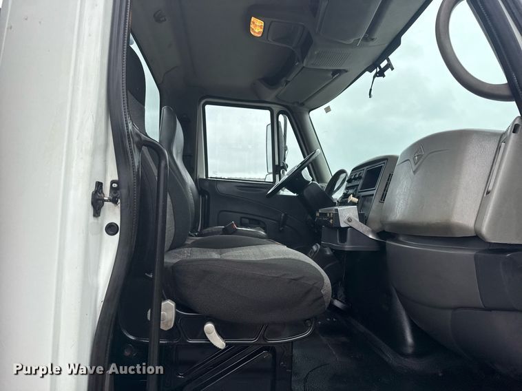 image for item EG5923 2009 International 7500 crane truck