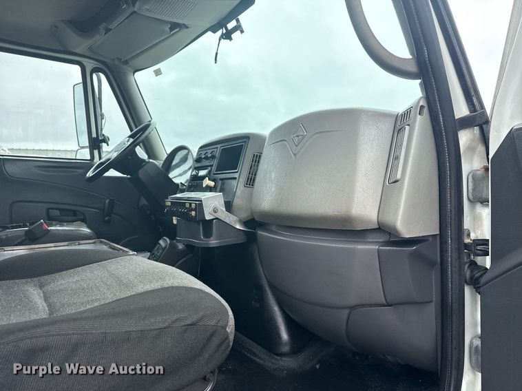 image for item EG5923 2009 International 7500 crane truck