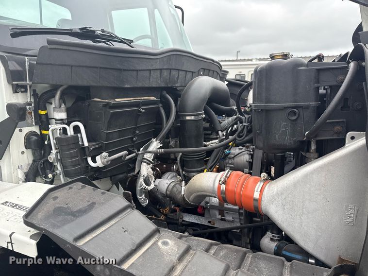 image for item EG5923 2009 International 7500 crane truck