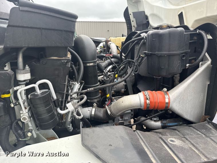 image for item EG5923 2009 International 7500 crane truck