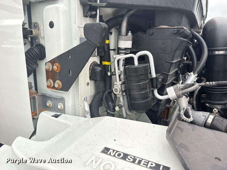 image for item EG5923 2009 International 7500 crane truck