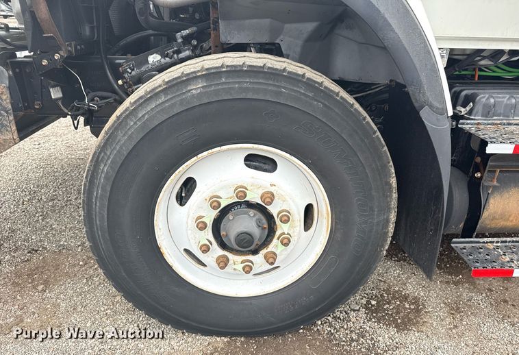 image for item EG5923 2009 International 7500 crane truck