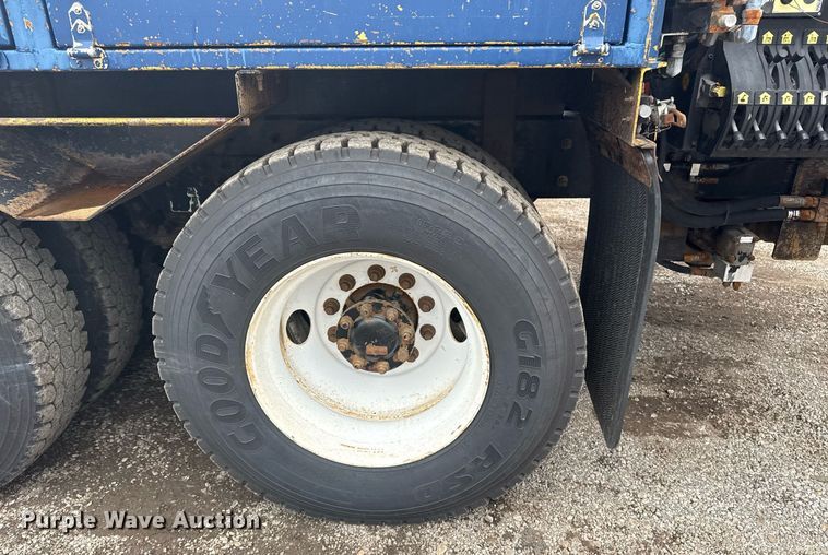 image for item EG5923 2009 International 7500 crane truck