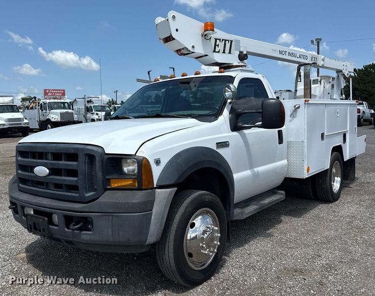 CAMIóN CON CANASTILLA  2006 FORD ETI