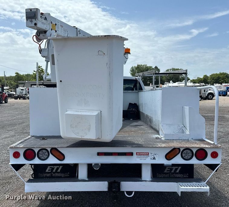 image for item EG5987 2006 Ford F450 Super Duty bucket truck