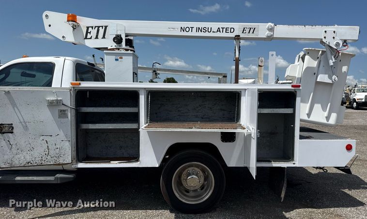 image for item EG5987 2006 Ford F450 Super Duty bucket truck