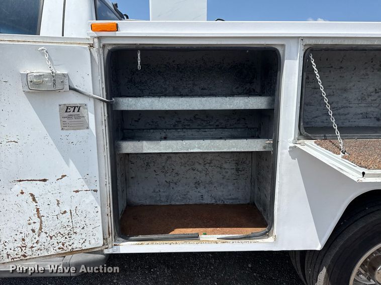 image for item EG5987 2006 Ford F450 Super Duty bucket truck