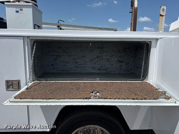 image for item EG5987 2006 Ford F450 Super Duty bucket truck