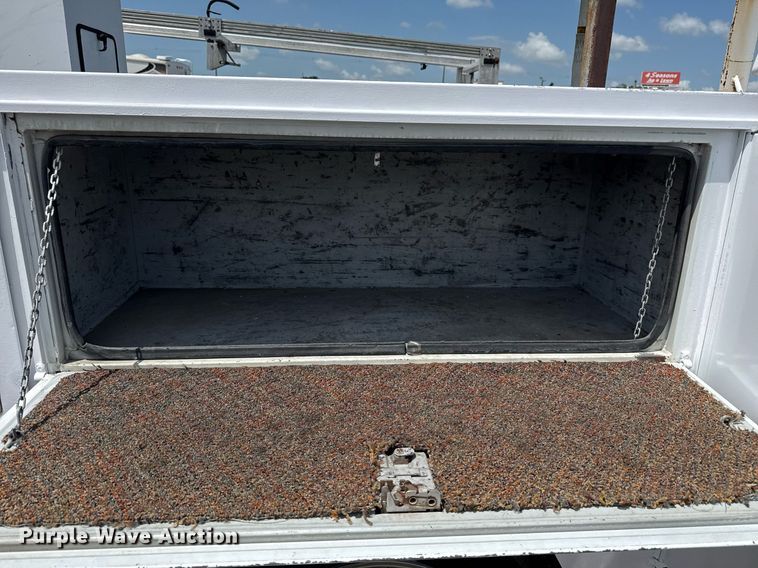 image for item EG5987 2006 Ford F450 Super Duty bucket truck