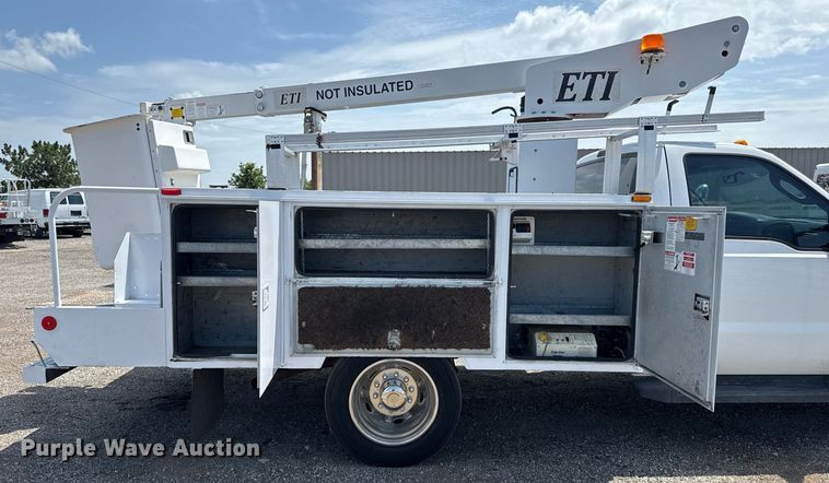 image for item EG5987 2006 Ford F450 Super Duty bucket truck