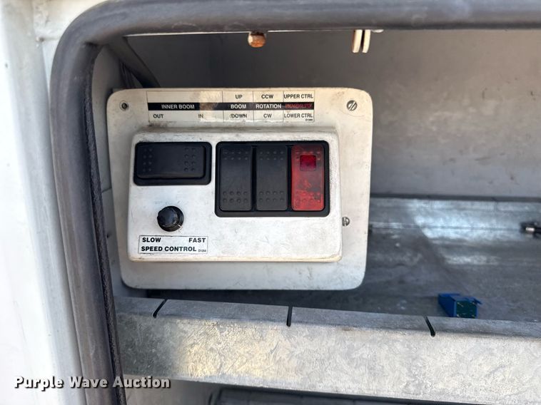 image for item EG5987 2006 Ford F450 Super Duty bucket truck