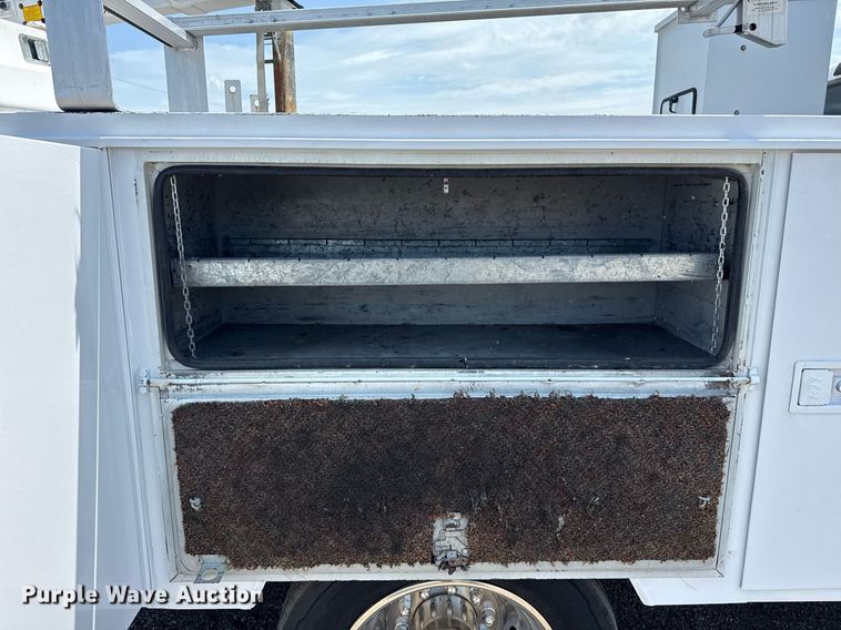 image for item EG5987 2006 Ford F450 Super Duty bucket truck