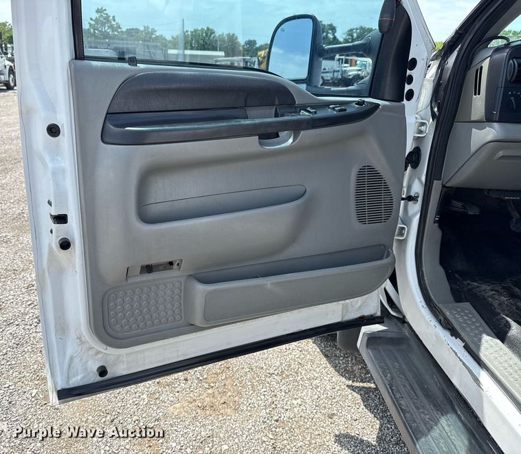 image for item EG5987 2006 Ford F450 Super Duty bucket truck