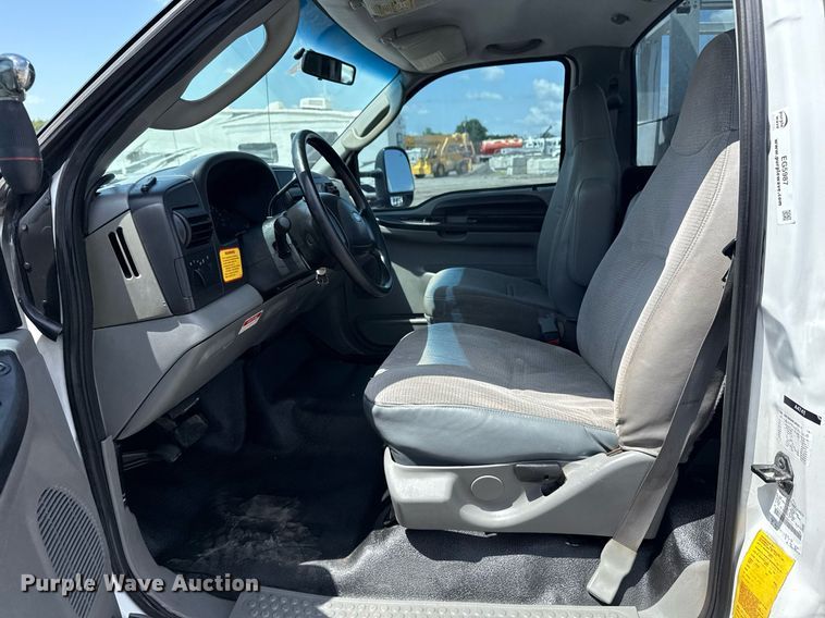 image for item EG5987 2006 Ford F450 Super Duty bucket truck