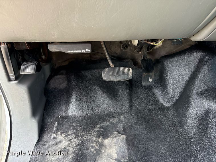 image for item EG5987 2006 Ford F450 Super Duty bucket truck