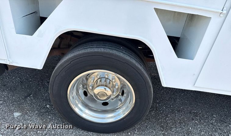 image for item EG5987 2006 Ford F450 Super Duty bucket truck