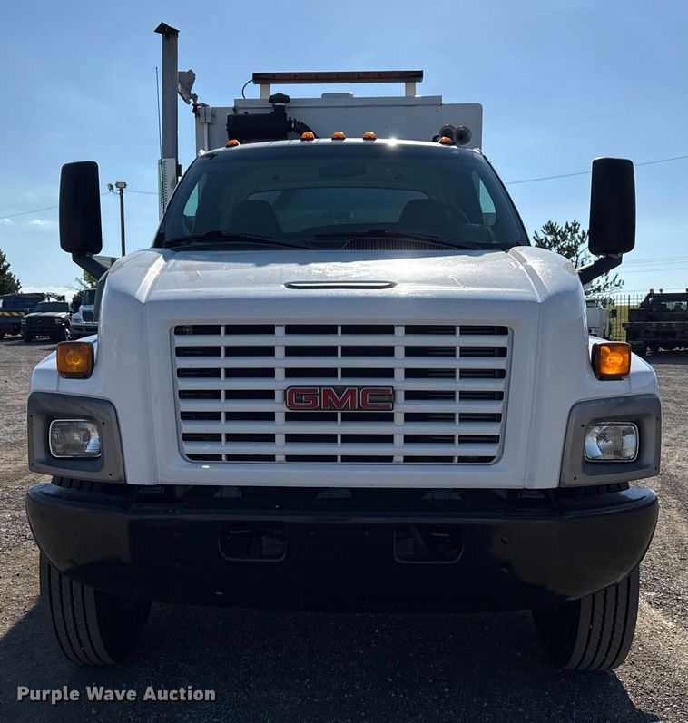 image for item EG5989 2004 GMC C8500 utility / service truck