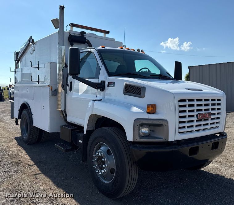 image for item EG5989 2004 GMC C8500 utility / service truck
