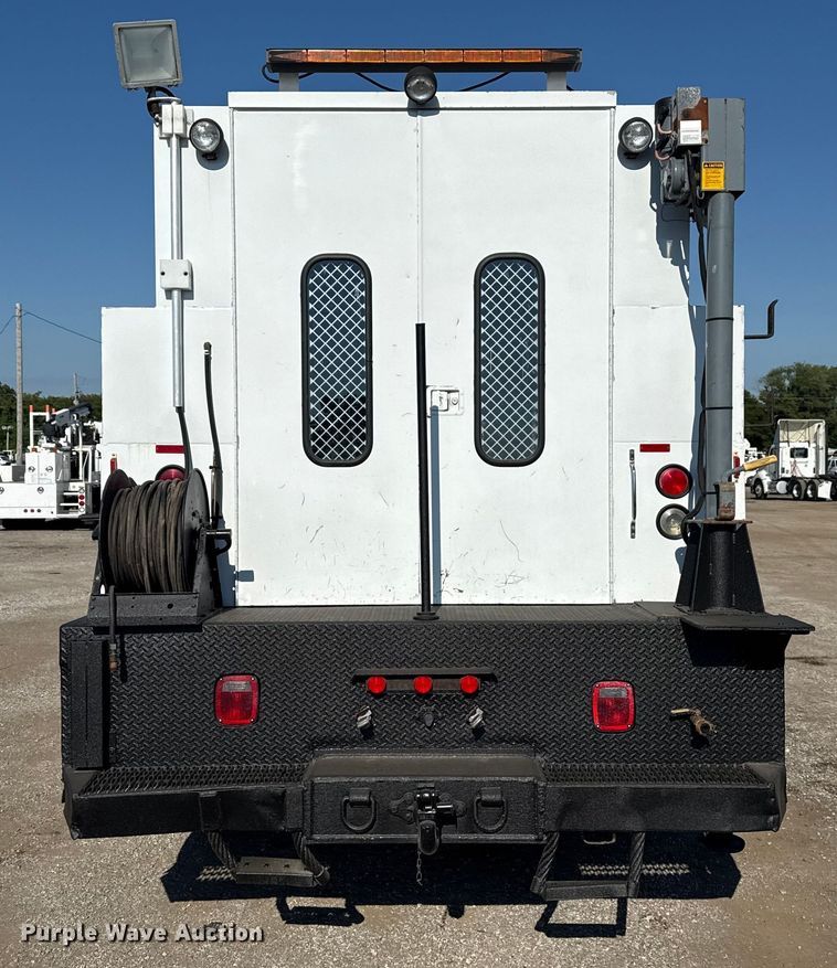 image for item EG5989 2004 GMC C8500 utility / service truck