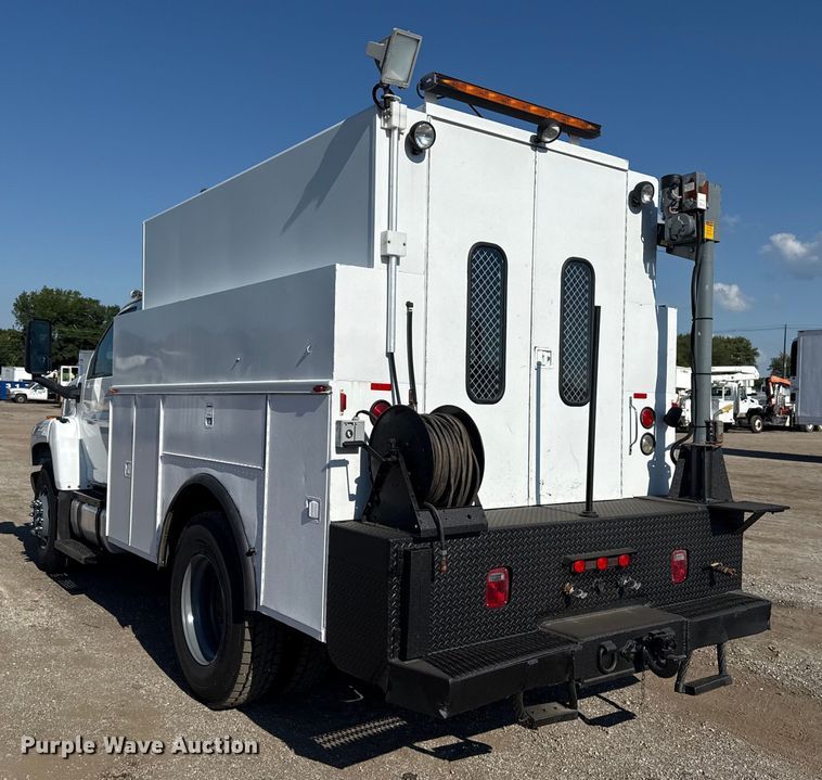 image for item EG5989 2004 GMC C8500 utility / service truck