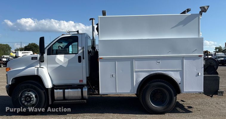 image for item EG5989 2004 GMC C8500 utility / service truck