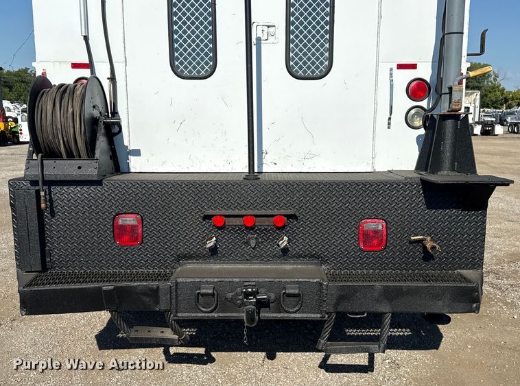 image for item EG5989 2004 GMC C8500 utility / service truck