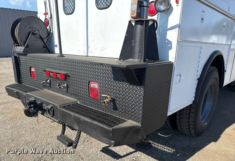 image for item EG5989 2004 GMC C8500 utility / service truck