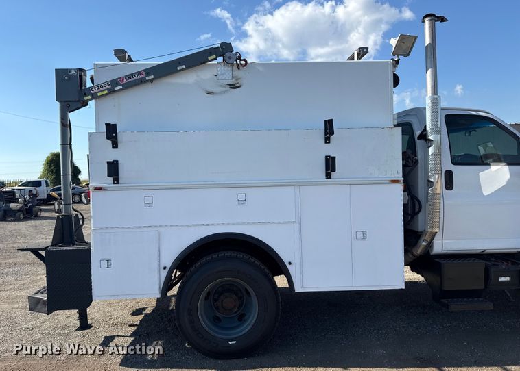 image for item EG5989 2004 GMC C8500 utility / service truck