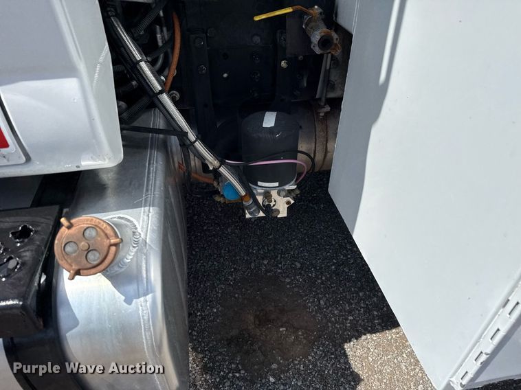 image for item EG5989 2004 GMC C8500 utility / service truck