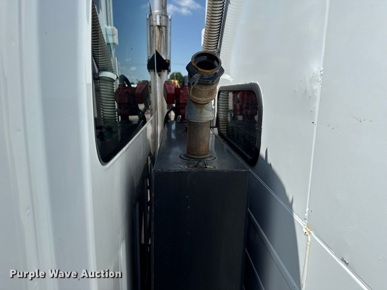 image for item EG5989 2004 GMC C8500 utility / service truck