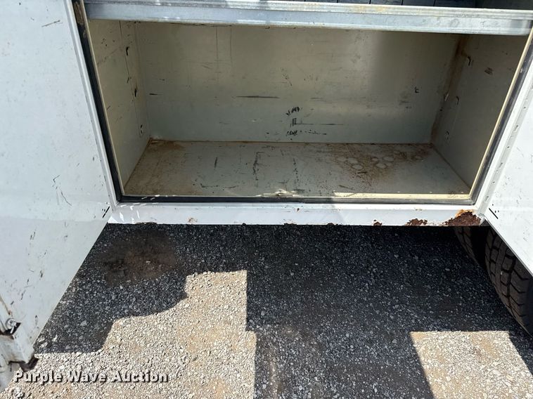 image for item EG5989 2004 GMC C8500 utility / service truck