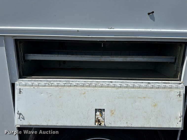 image for item EG5989 2004 GMC C8500 utility / service truck