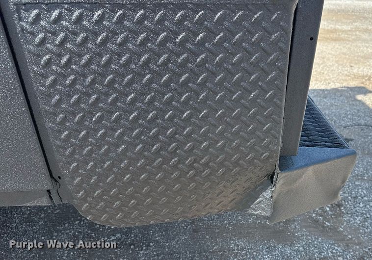 image for item EG5989 2004 GMC C8500 utility / service truck